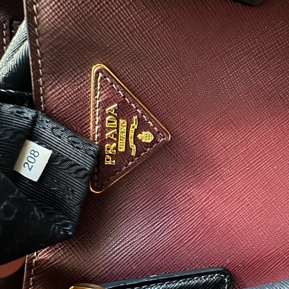 🍁SOLD🍁 Prada Saffiano Bag - Picture 17 of 17